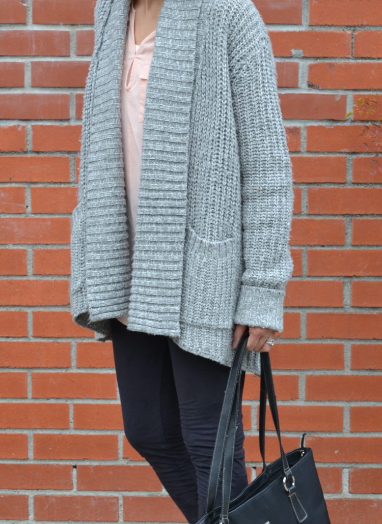 winter capsule wardrobe travel outfit