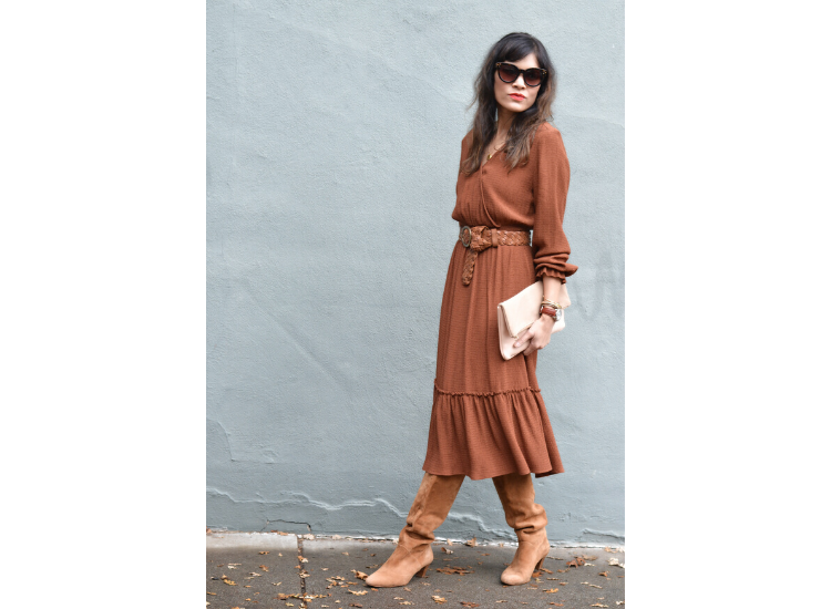 French style dress by Sezane. Love this fall/winter dress by Sezane. #sezane #frenchstyle #winteroutfits