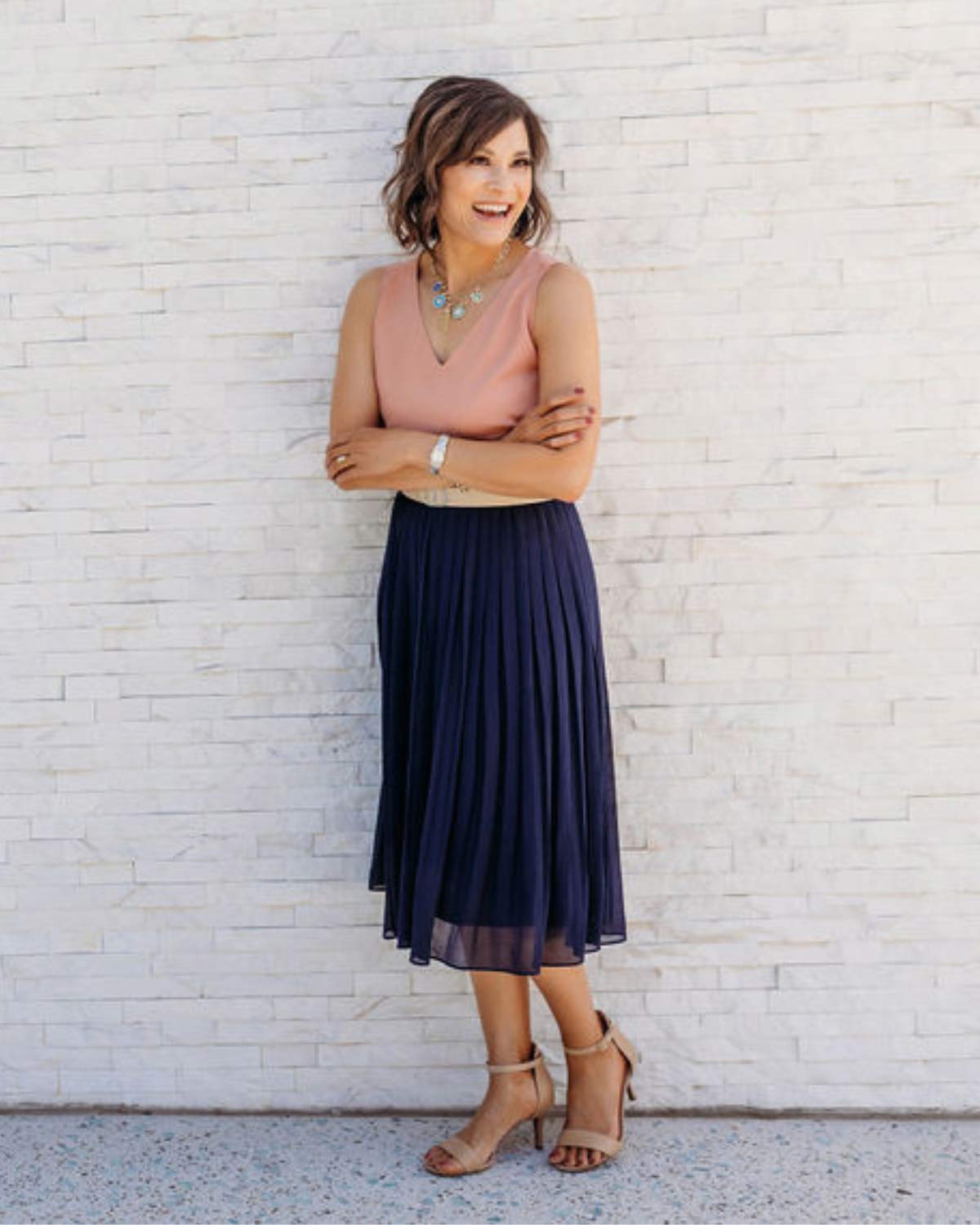 Shannon, a personal stylist in the Bay Area, helping petite women elevate their style and confidence through personalized fashion consultations and wardrobe transformations.